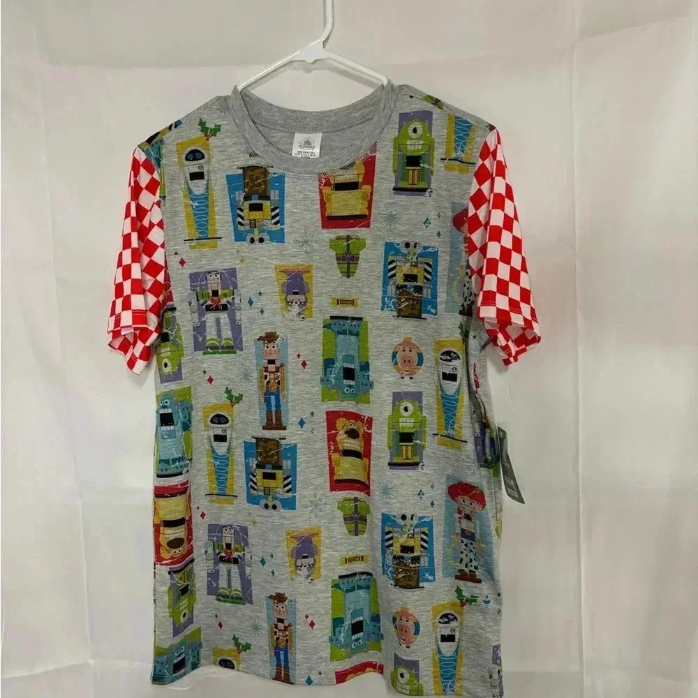New with tags, adult size small Disney shirt, #J620